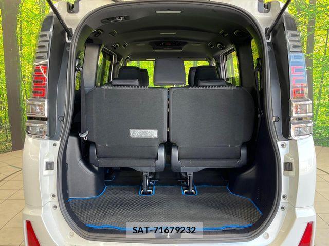 Toyota VOXY HYBRID 2018-05 8746802-11