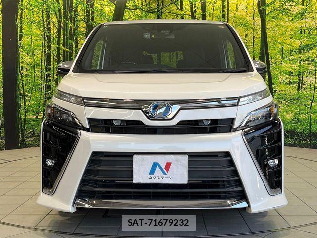 Toyota VOXY HYBRID 2018-05 8746802-12