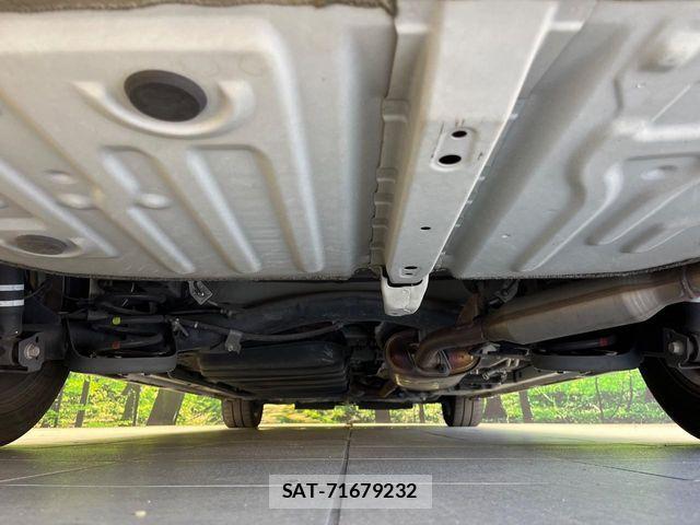 Toyota VOXY HYBRID 2018-05 8746802-17