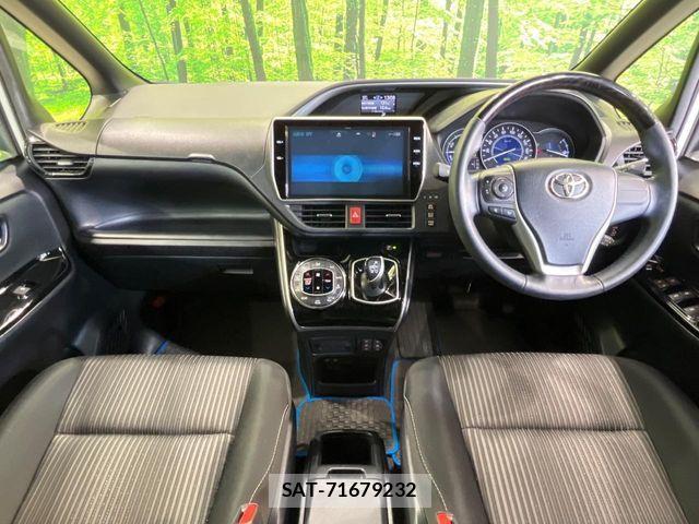 Toyota VOXY HYBRID 2018-05 8746802-1
