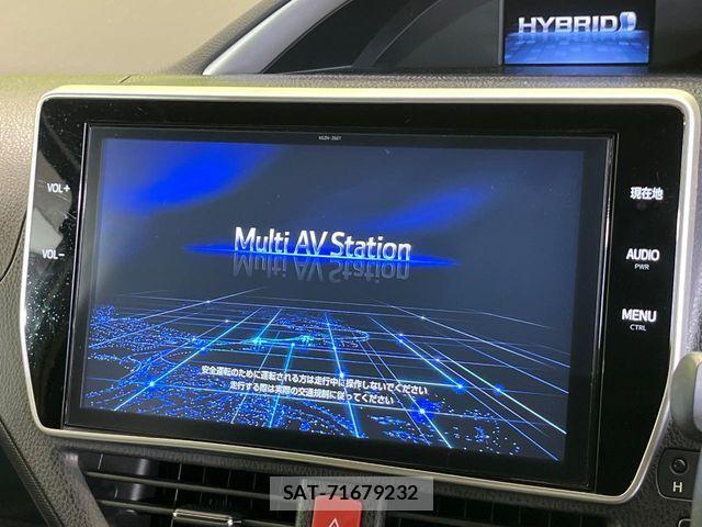Toyota VOXY HYBRID 2018-05 8746802-2