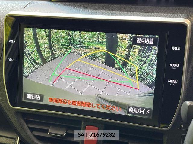 Toyota VOXY HYBRID 2018-05 8746802-3