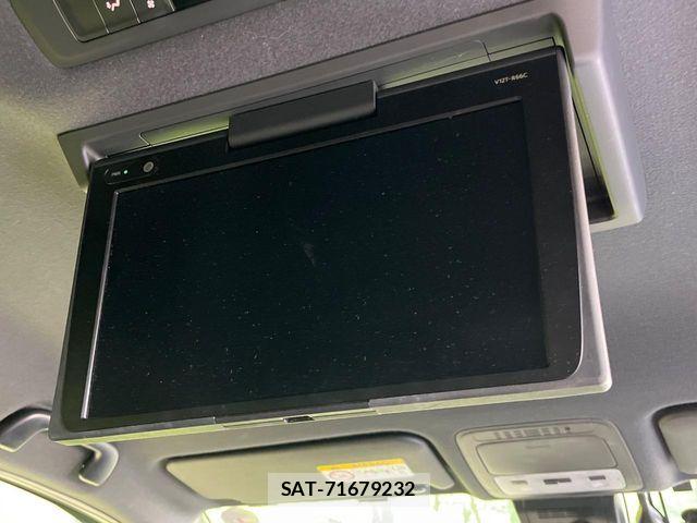 Toyota VOXY HYBRID 2018-05 8746802-4