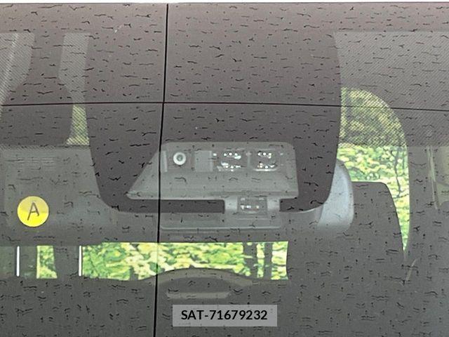 Toyota VOXY HYBRID 2018-05 8746802-5