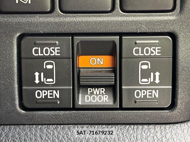 Toyota VOXY HYBRID 2018-05 8746802-6