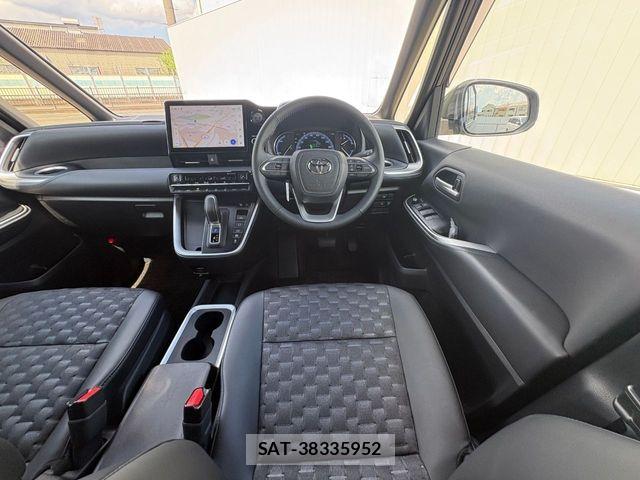 Toyota VOXY HYBRID 2024-08 8746762-9