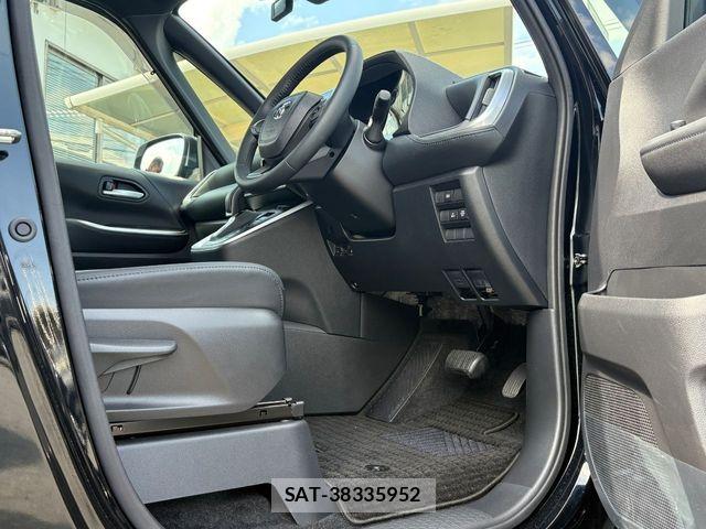 Toyota VOXY HYBRID 2024-08 8746762-10