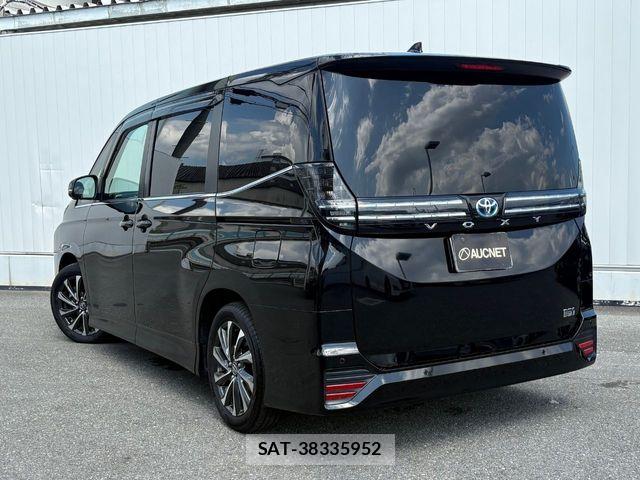 Toyota VOXY HYBRID 2024-08 8746762-2