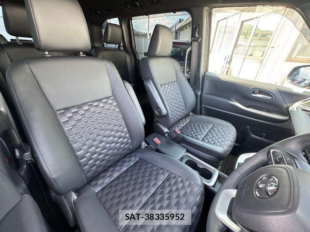 Toyota VOXY HYBRID 2024-08 8746762-3