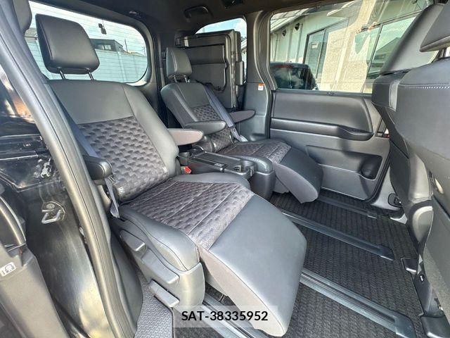 Toyota VOXY HYBRID 2024-08 8746762-4