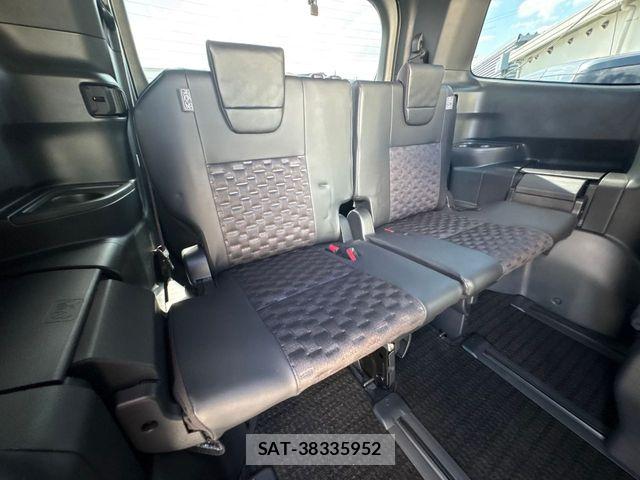 Toyota VOXY HYBRID 2024-08 8746762-5