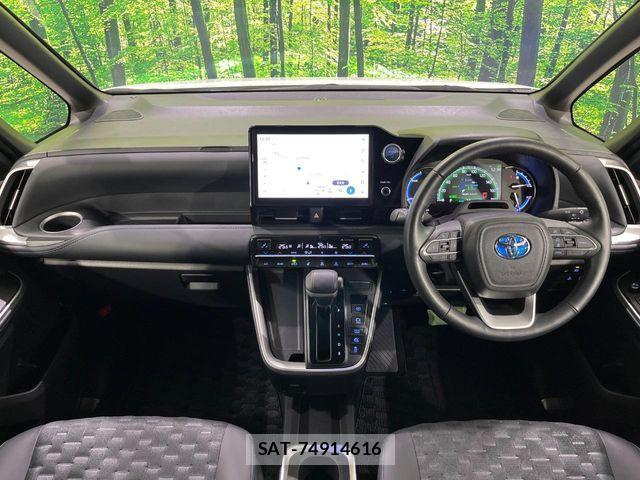 Toyota VOXY HYBRID 2022-10 8746788-1