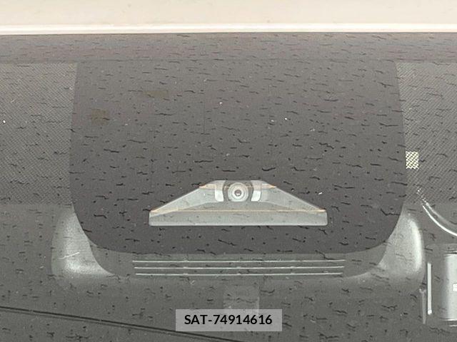 Toyota VOXY HYBRID 2022-10 8746788-2