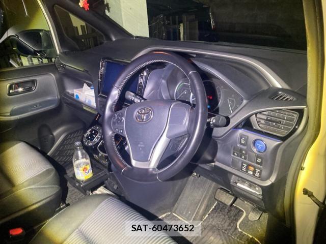 Toyota VOXY HYBRID 2016-09 8746806-14