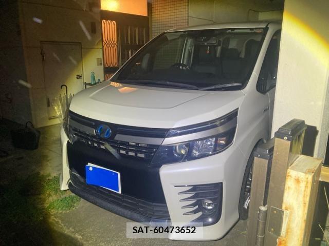 Toyota VOXY HYBRID 2016-09 8746806-1