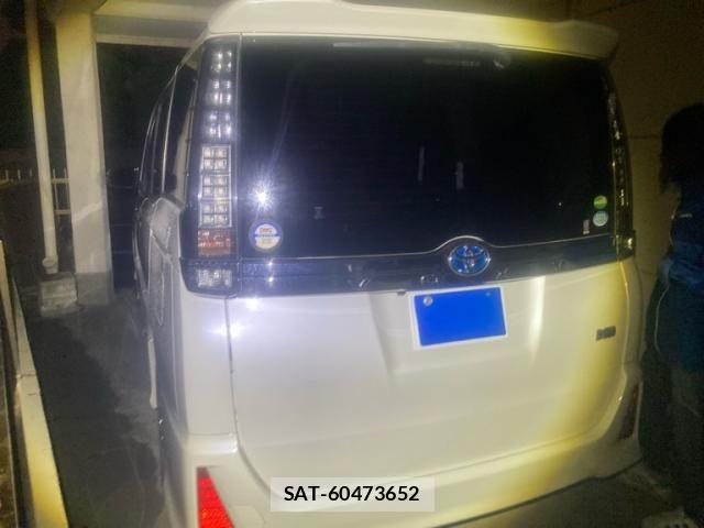 Toyota VOXY HYBRID 2016-09 8746806-2