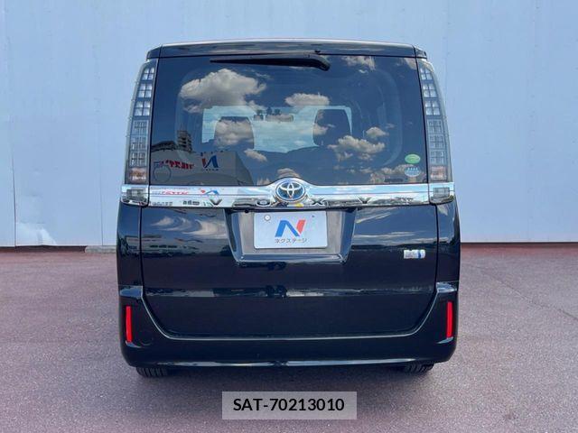 Toyota VOXY HYBRID 2014-06 8746805-14