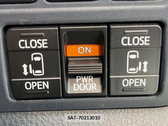 Toyota VOXY HYBRID 2014-06 8746805-4