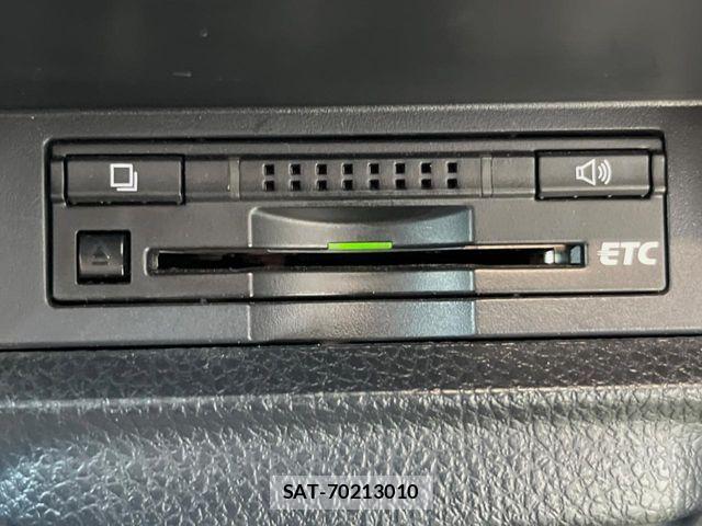 Toyota VOXY HYBRID 2014-06 8746805-5