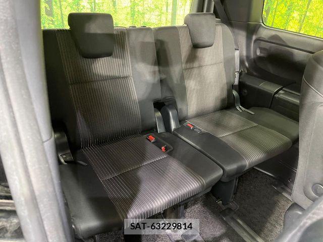 Toyota VOXY HYBRID 2018-02 8746801-9