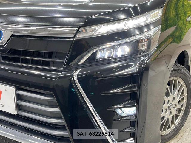 Toyota VOXY HYBRID 2018-02 8746801-12