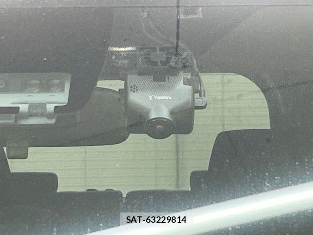 Toyota VOXY HYBRID 2018-02 8746801-6