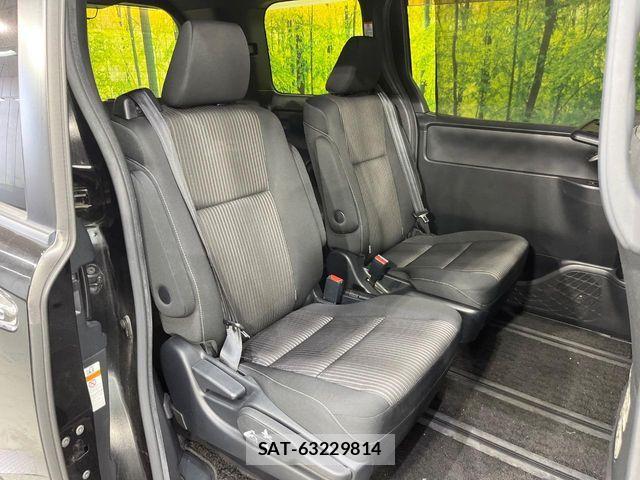 Toyota VOXY HYBRID 2018-02 8746801-8