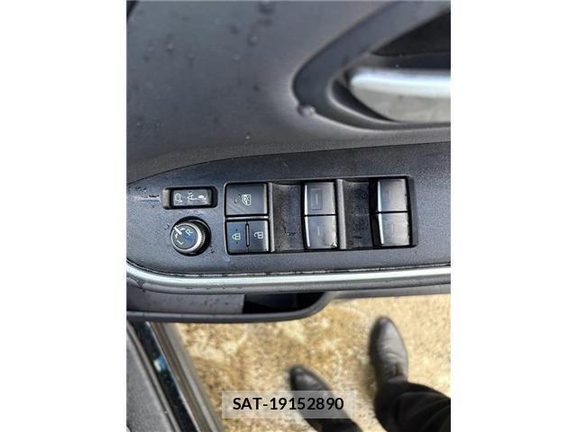 Toyota VOXY HYBRID 2024-04 8746792-19