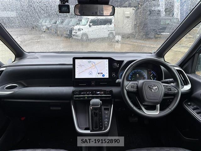 Toyota VOXY HYBRID 2024-04 8746792-2