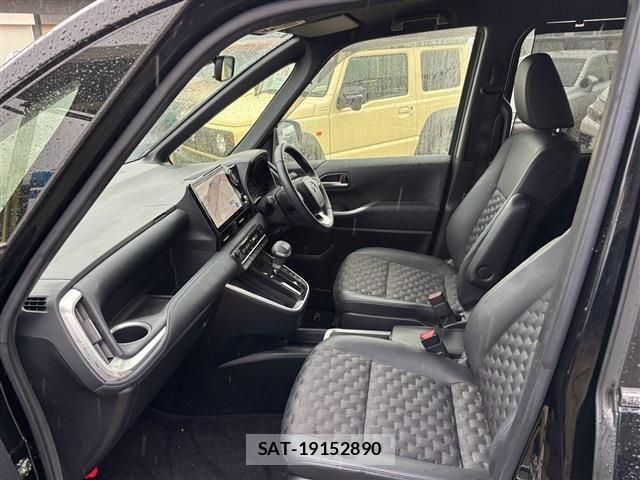 Toyota VOXY HYBRID 2024-04 8746792-4