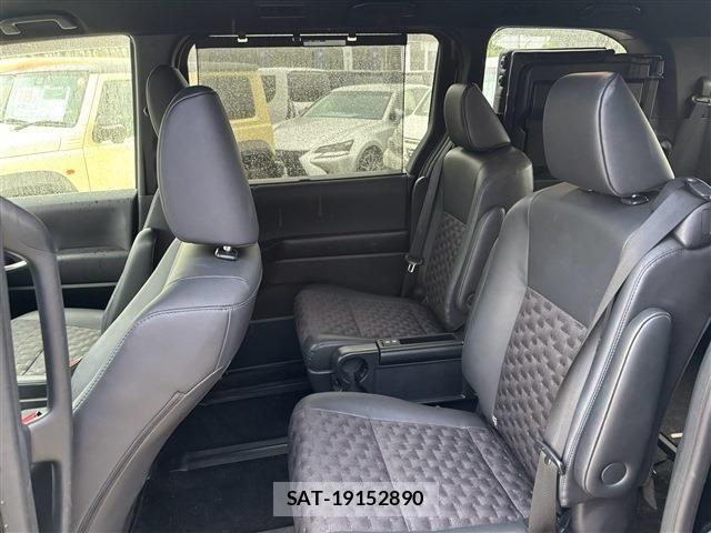 Toyota VOXY HYBRID 2024-04 8746792-5