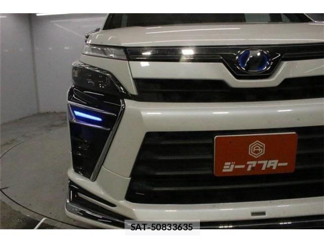 Toyota VOXY HYBRID 2018-01 8746799-10