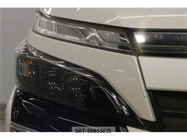 Toyota VOXY HYBRID 2018-01 8746799-11
