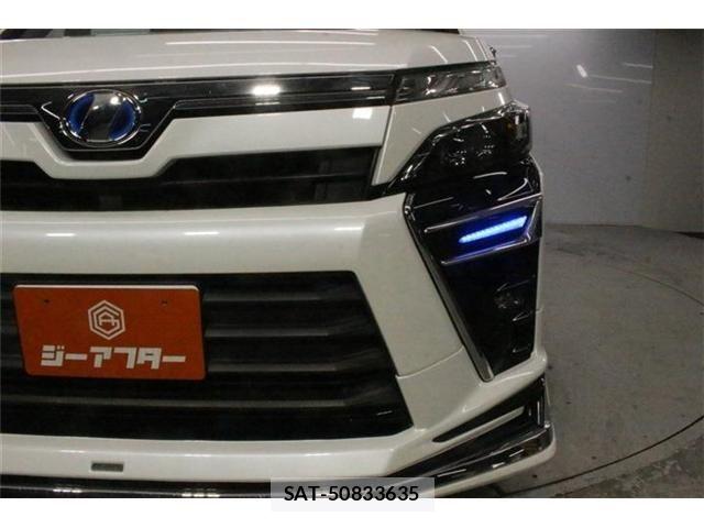 Toyota VOXY HYBRID 2018-01 8746799-13