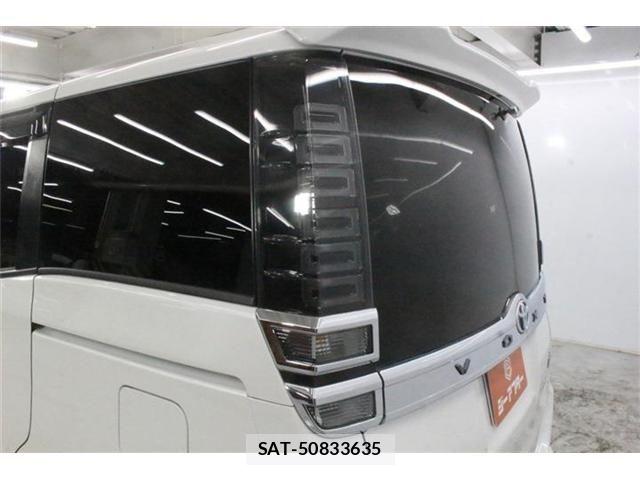 Toyota VOXY HYBRID 2018-01 8746799-17