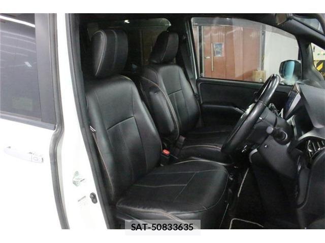 Toyota VOXY HYBRID 2018-01 8746799-26