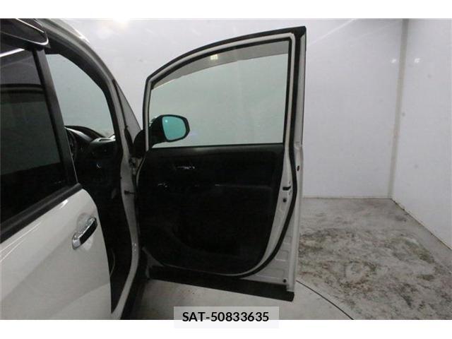 Toyota VOXY HYBRID 2018-01 8746799-29