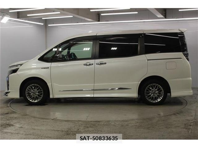Toyota VOXY HYBRID 2018-01 8746799-7