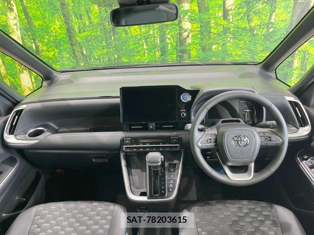 Toyota VOXY HYBRID 2023-08 8746785-1