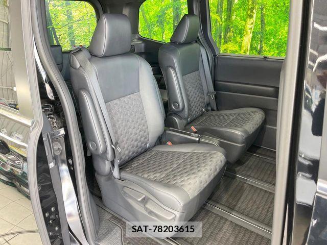 Toyota VOXY HYBRID 2023-08 8746785-7