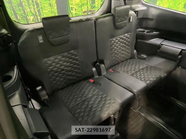 Toyota VOXY HYBRID 2023-10 8746786-10