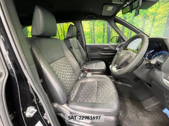 Toyota VOXY HYBRID 2023-10 8746786-8
