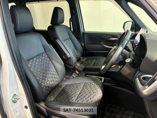 Toyota VOXY HYBRID 2022-07 8746791-9