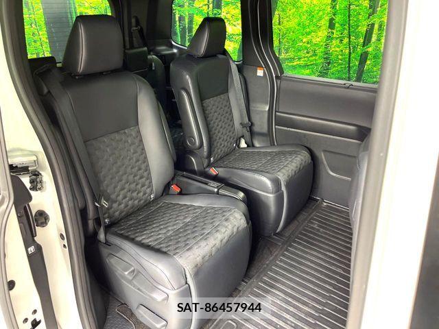 Toyota VOXY HYBRID 2023-09 8746793-9