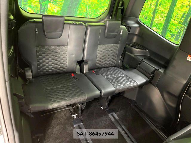 Toyota VOXY HYBRID 2023-09 8746793-10