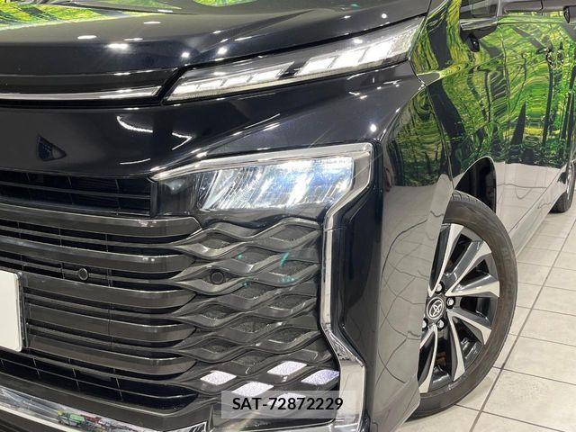 Toyota VOXY HYBRID 2022-11 8746796-12