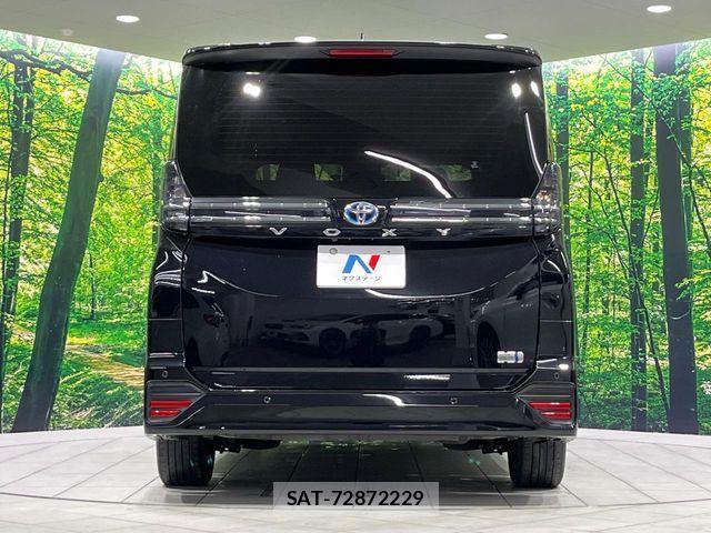 Toyota VOXY HYBRID 2022-11 8746796-15