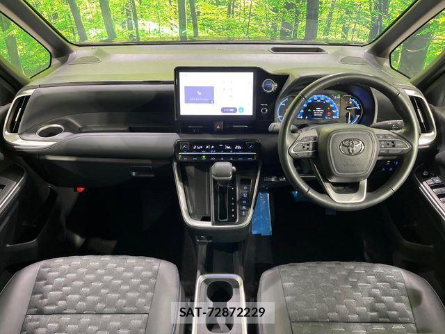 Toyota VOXY HYBRID 2022-11 8746796-1