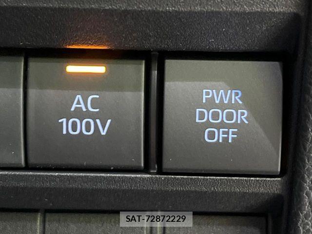 Toyota VOXY HYBRID 2022-11 8746796-6