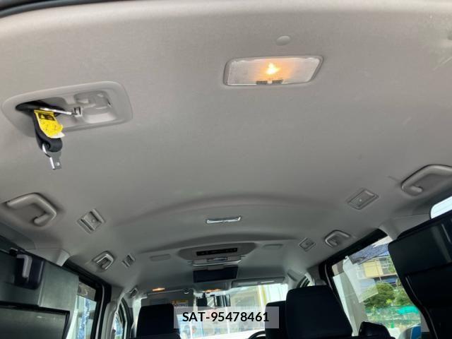 Toyota VOXY HYBRID 2014-03 8746808-9